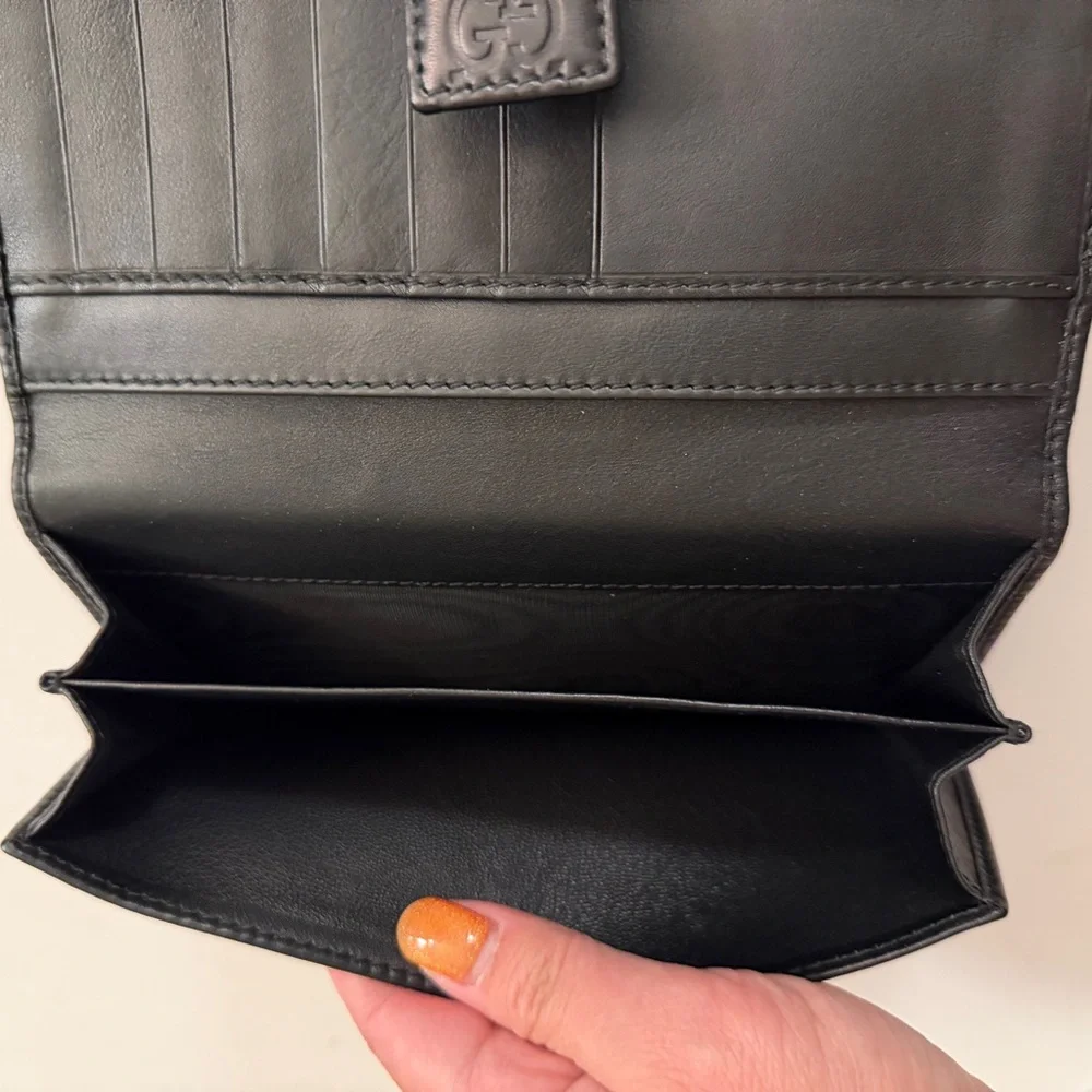 Gucci Logo Black Embossed Leather Long Fold Wallet - Picture 6 of 6